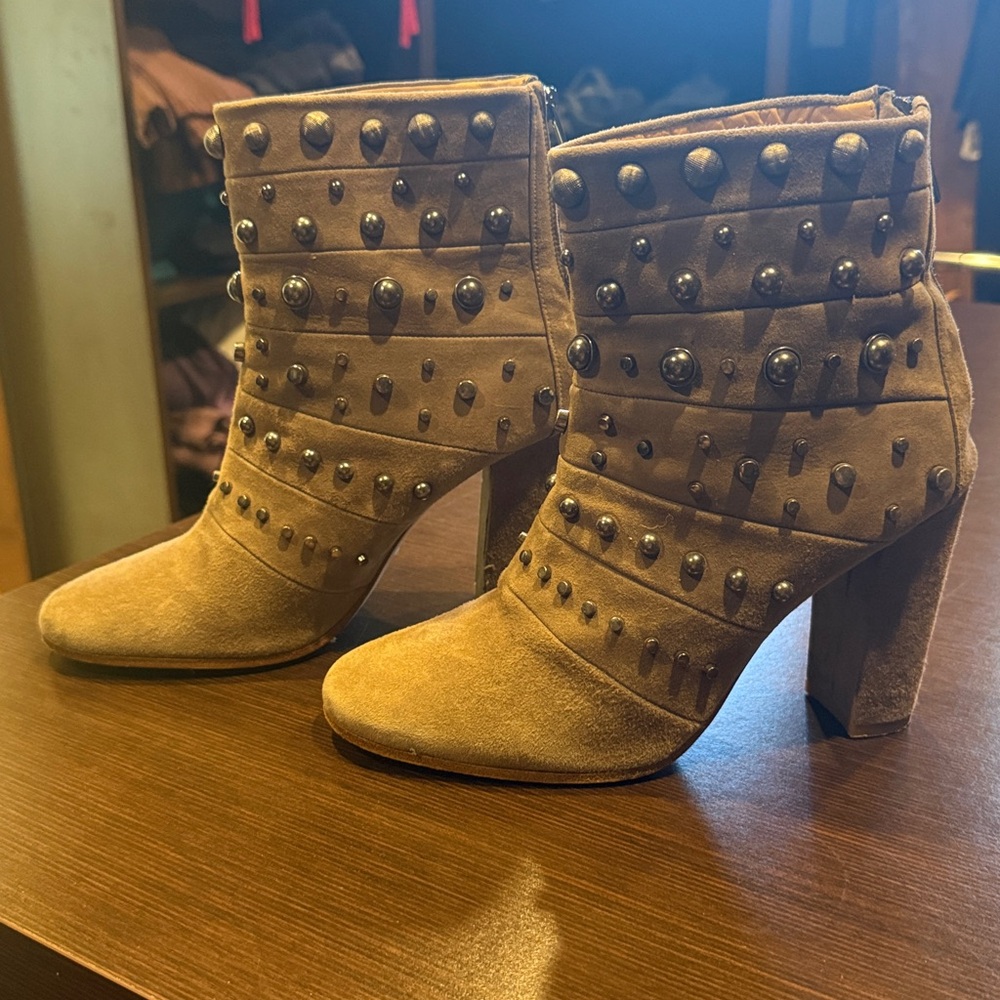 Beautiful ankle boots by Badgley Mishks